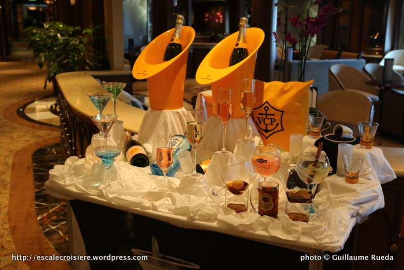 Queen Elizabeth - Veuve Clicquot Champagne bar
