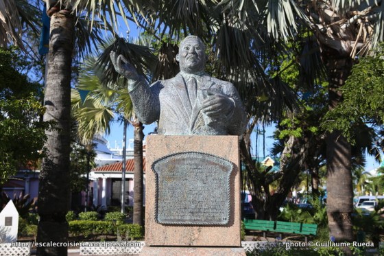 Nassau - Rawson square - Statue de Sir Milo