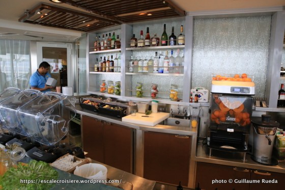 Anthem of the Seas - bar piscine