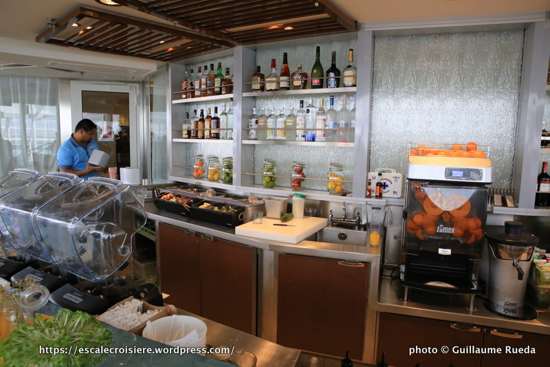 Anthem of the Seas - bar piscine