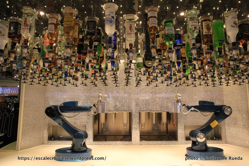 Anthem of the Seas Bionic bar