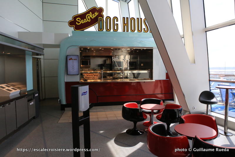 Anthem of the Seas - Seaplex avec food truck dog House