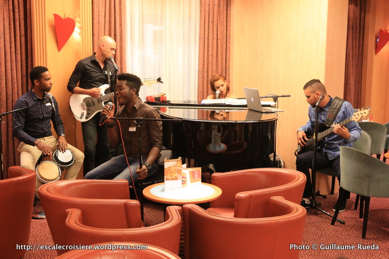 Celestyal Odyssey - Piano bar