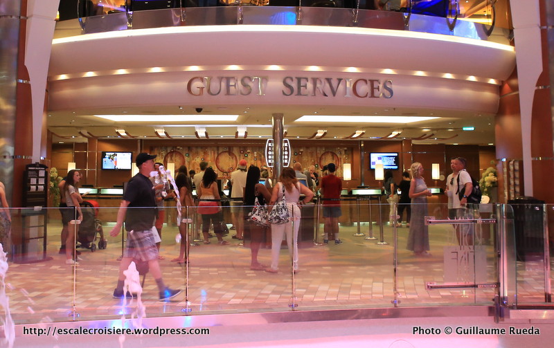 Allure of the Seas - Royal Promenade - Bureau information - Guest service