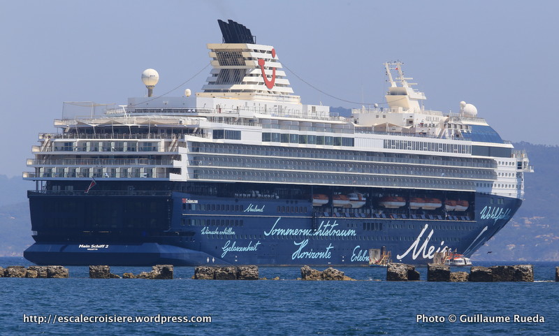 Mein Schiff 2 au mouillage à Toulon