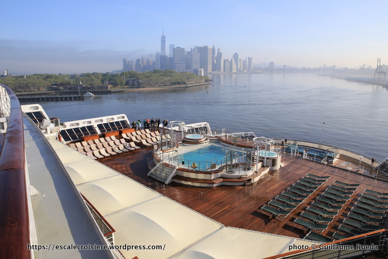 Queen Mary 2 - Piscine extérieure pont 8
