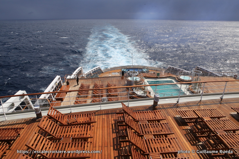 Queen Mary 2 - Piscine extérieure pont 8