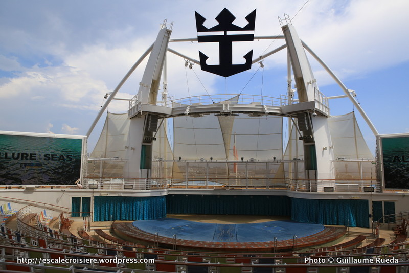 Allure of the Seas - Boardwalk - Aquatheater