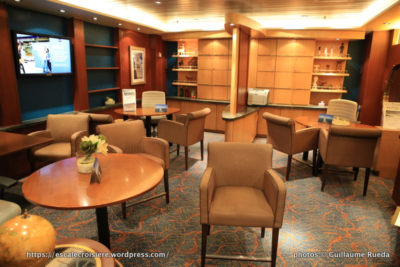 Allure of the Seas - Espace Club - Crown & Anchor