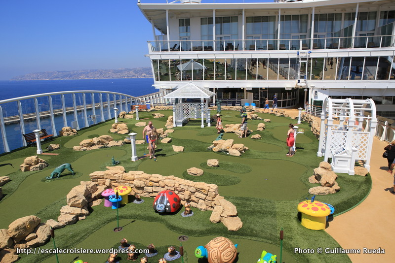 Allure of the Seas - Pool and Sports zone - Mini golf