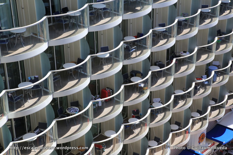 Allure of the Seas - Pool and Sports zone - Vue Boardwalk
