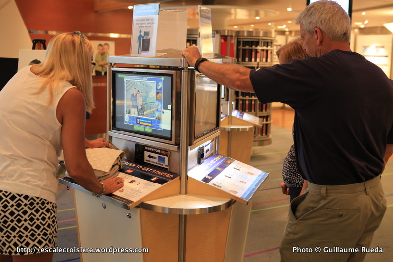 Allure of the Seas - Royal Promenade - Boutique photo