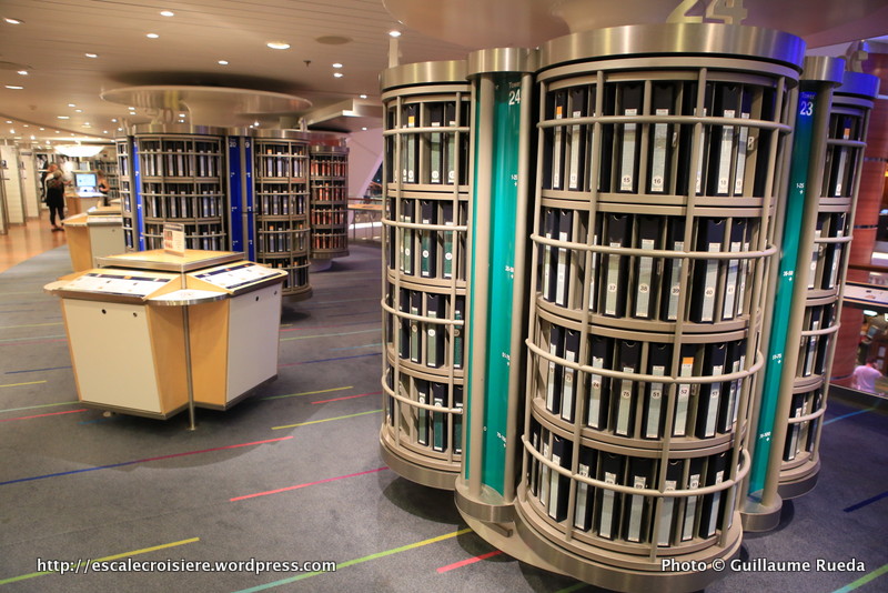 Allure of the Seas - Royal Promenade - Boutique photo