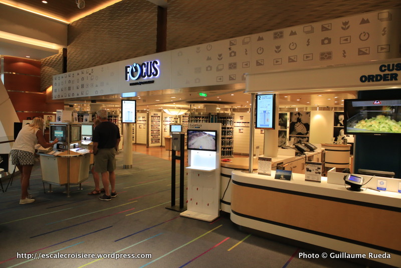 Allure of the Seas - Royal Promenade - Boutique photo