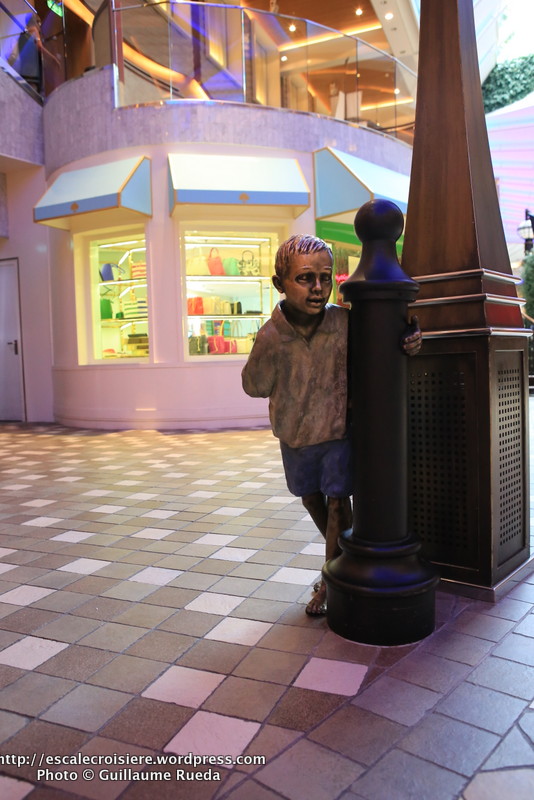 Allure of the Seas - Royal Promenade - Boutiques