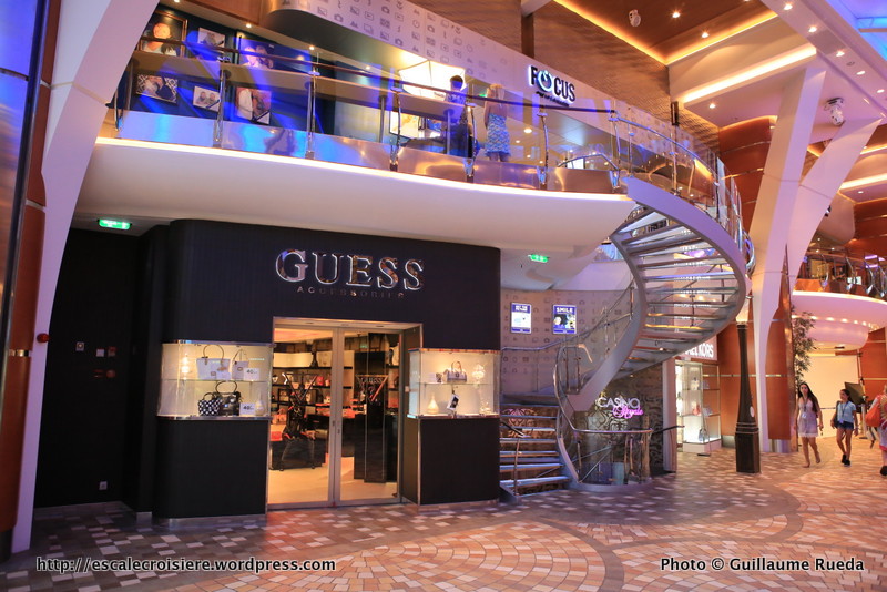 Allure of the Seas - Royal Promenade - Boutiques