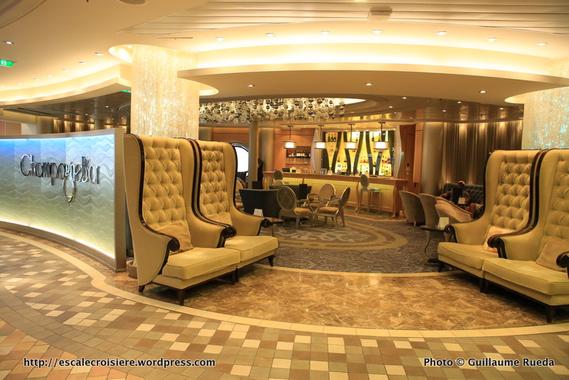 Allure of the Seas - Royal Promenade - Champagne bar