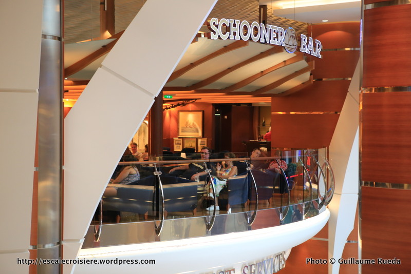Allure of the Seas - Royal Promenade - Schooner bar