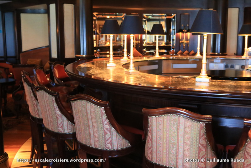 Crystal Serenity - Avenue Saloon