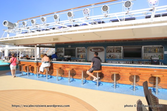 Norwegian Epic - Wave pool bar