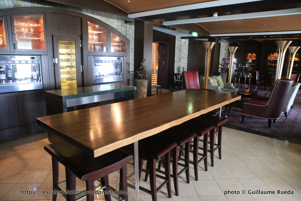 Celebrity Silhouette bar - Cave Masters