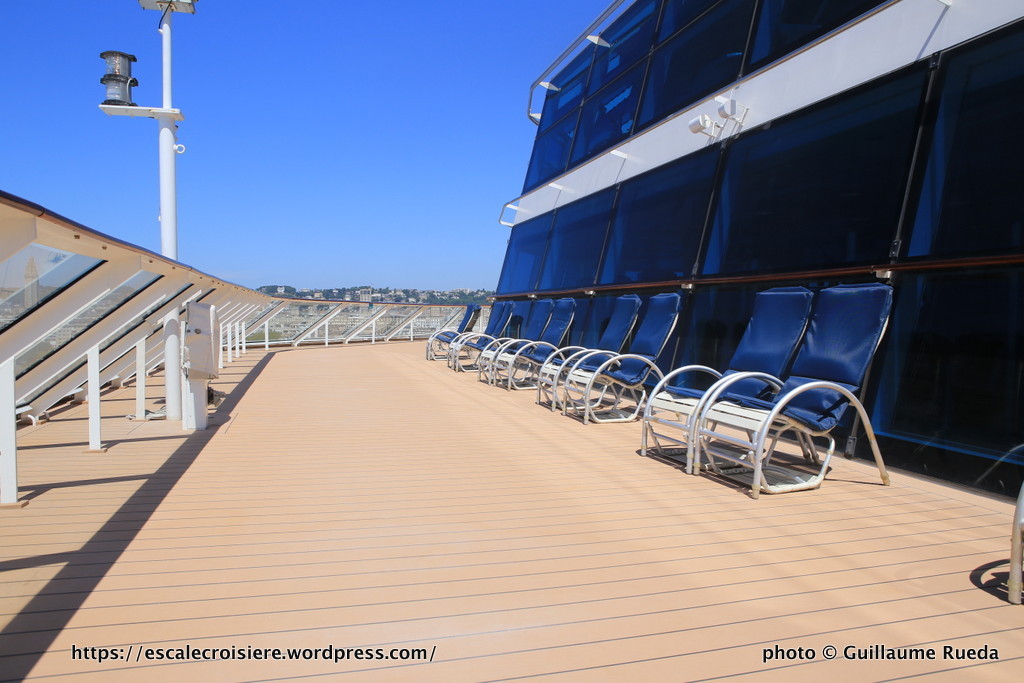 Celebrity Silhouette - Ponts promenade