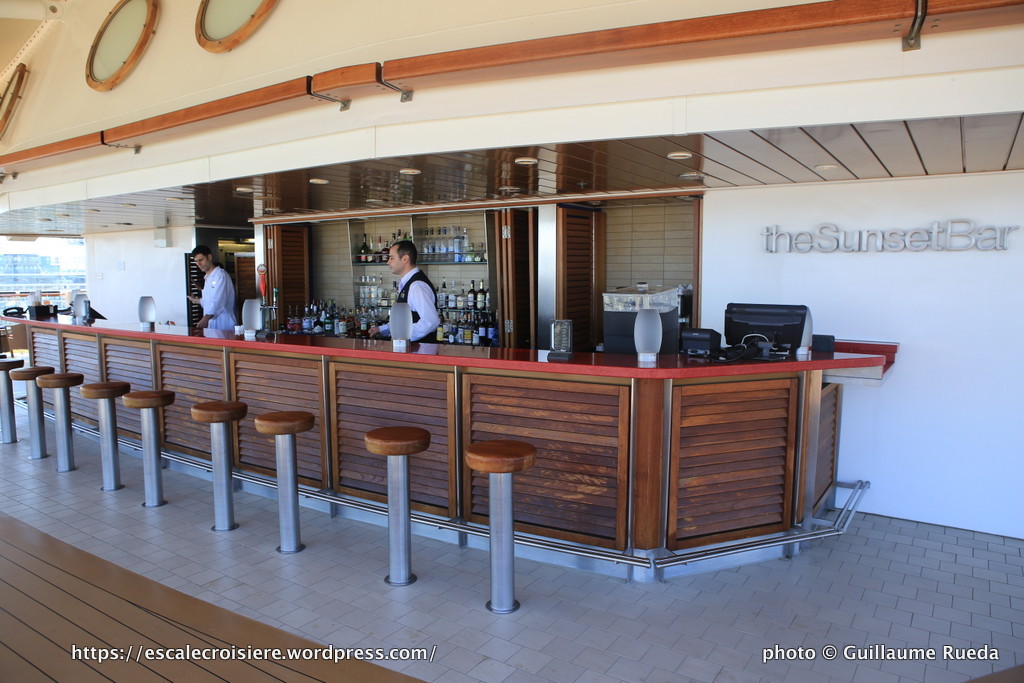 Celebrity Silhouette - Sunset bar
