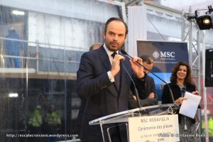 2016-02-01 MSC Meraviglia - Saint Nazaire - pièce et signature de contrat - Edouard Philippe, Maire du Havre, Député de la Seine‐Maritime