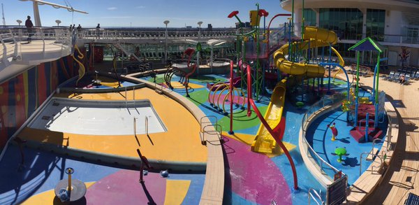 Liberty of the Seas - Splash away bay - Nick Weir