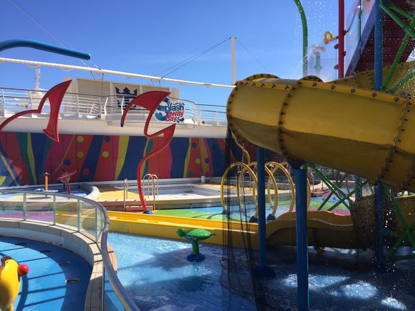 Liberty of the Seas - Splash away bay - Nick Weir