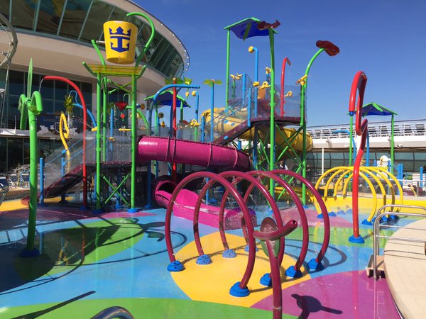 Liberty of the Seas - Splash away bay - Nick Weir