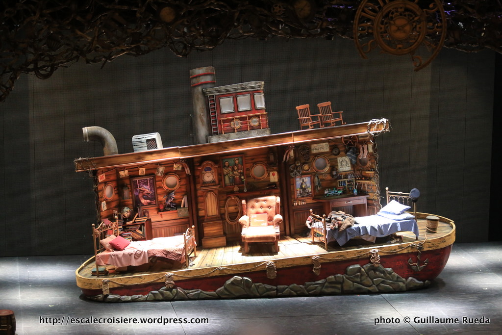 Ovation of the Seas - Royal Theater - The Gift