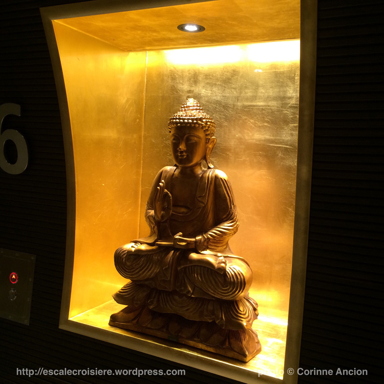 AIDAprima - Art - East restaurant