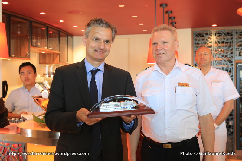 AIDAprima - échange de cadeaux - escale inaugurale