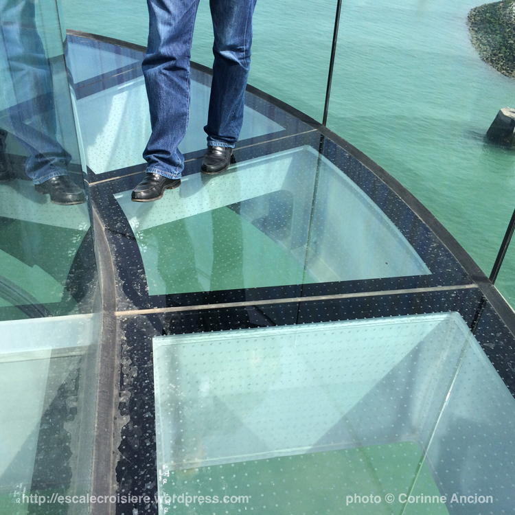 AIDAprima - passerelle au dessus du vide