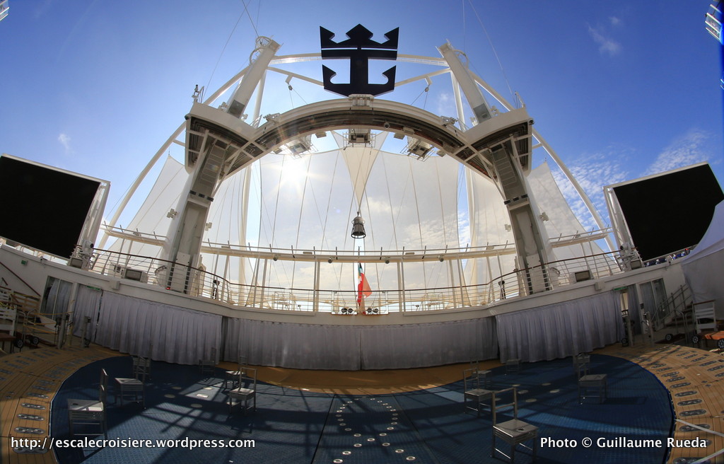 Harmony of the Seas - AquaTheater