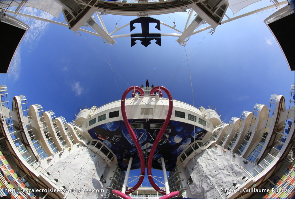 Harmony of the Seas - AquaTheater