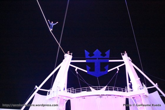 Harmony of the Seas by night - The Fine Line - Aquatheater
