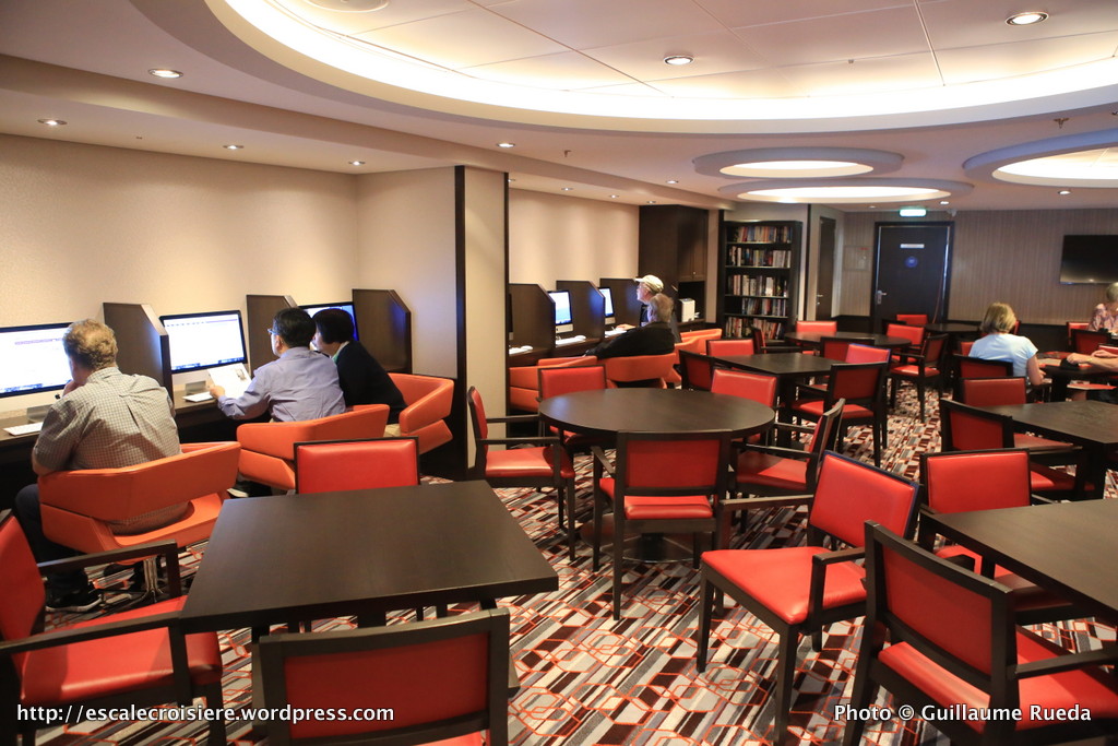 Harmony of the Seas - Card room - 7 Hearts - Bibliothèque