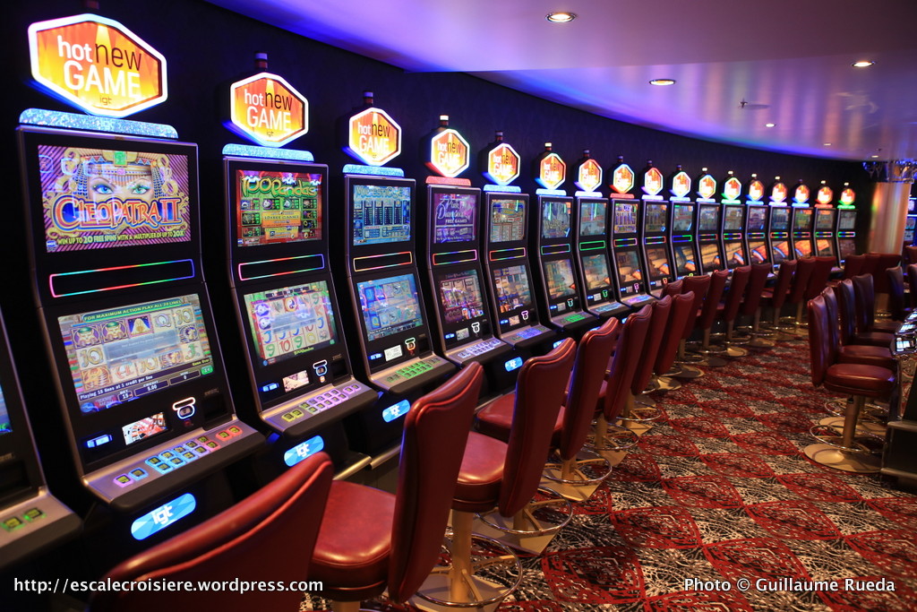 Harmony of the Seas - bar casino royal