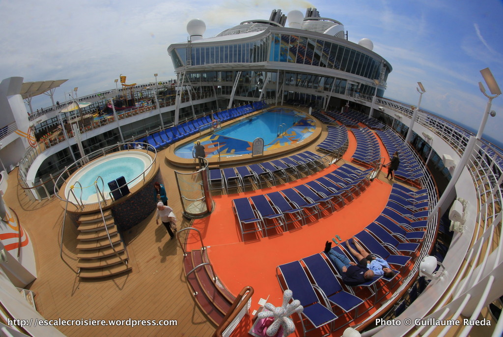 Harmony of the Seas - Sports pool - Piscine face à Splasaway Bay