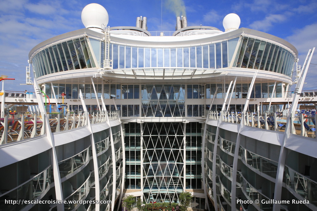 Harmony of the Seas - Suite Lounge - Coastal kitchen