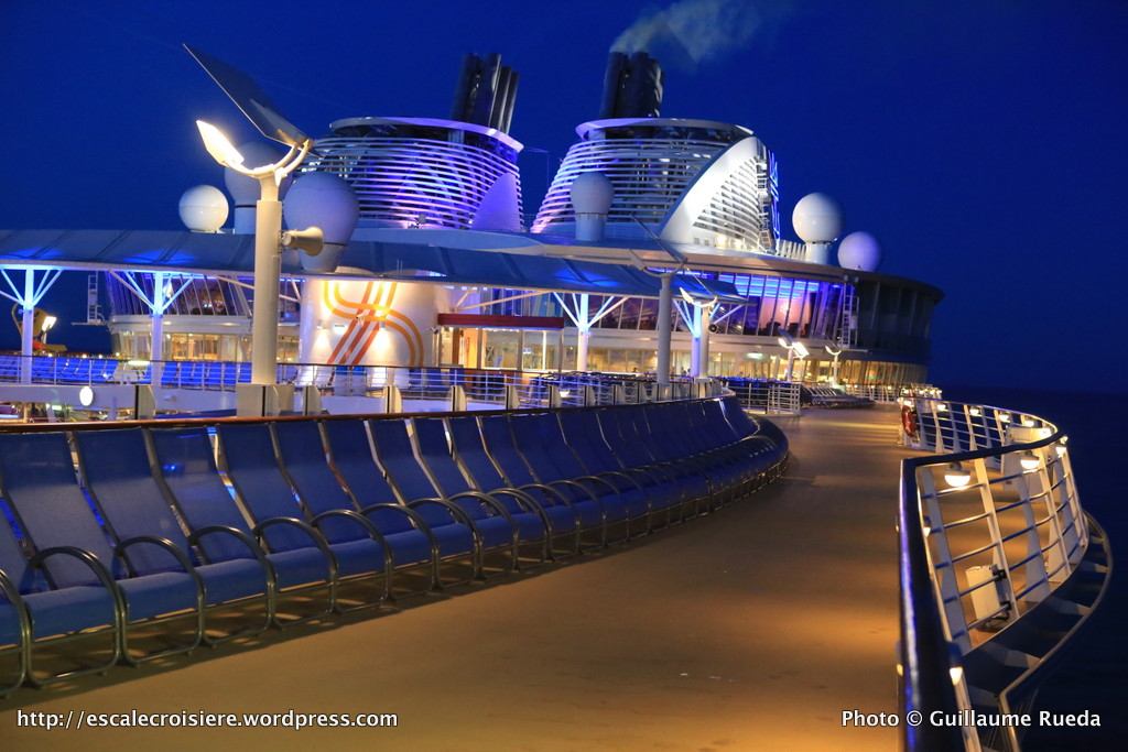 Harmony of the Seas by night - Ponts