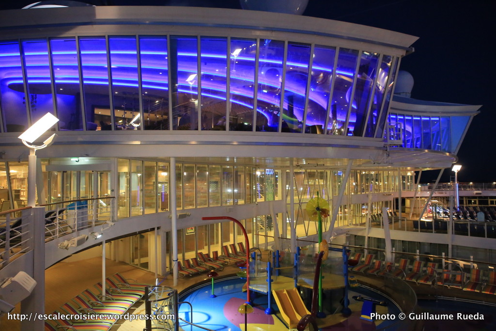 Harmony of the Seas by night - Splashaway Bay - Suite Lounge