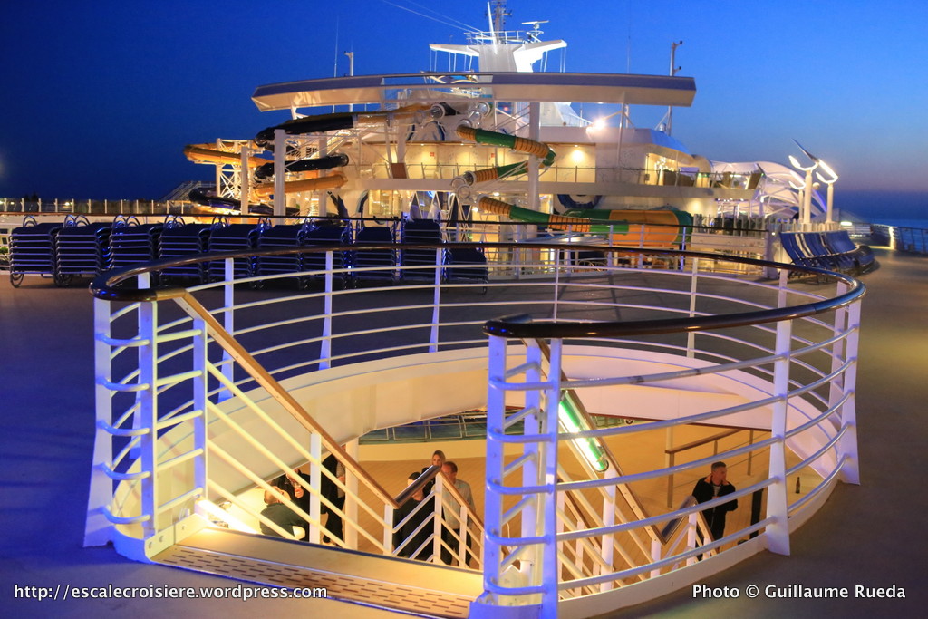 Harmony of the Seas by night - Toboggans Perfect Storm