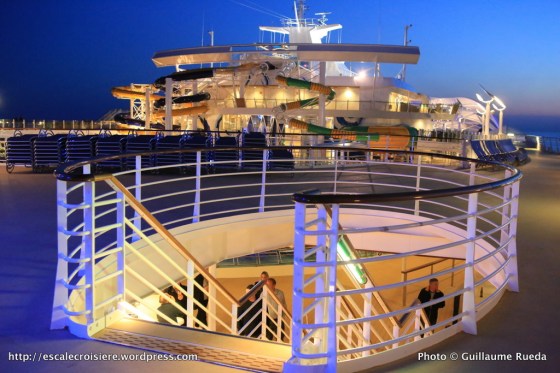 Harmony of the Seas by night - Toboggans Perfect Storm