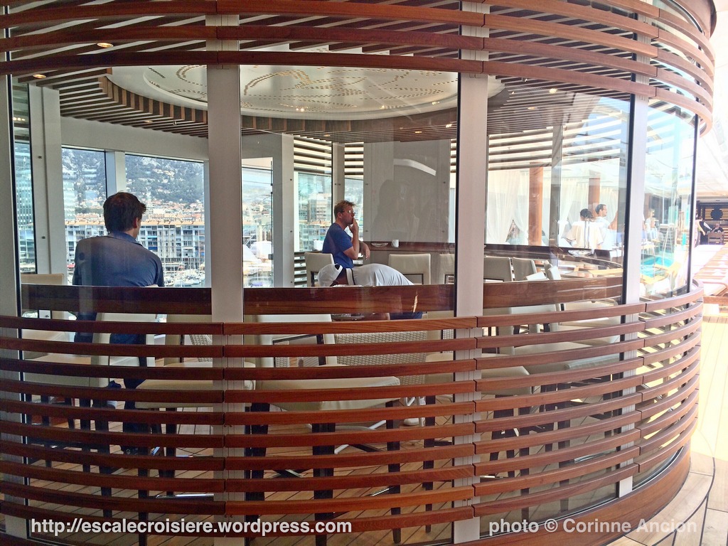 Seven Seas Explorer - Fumoir