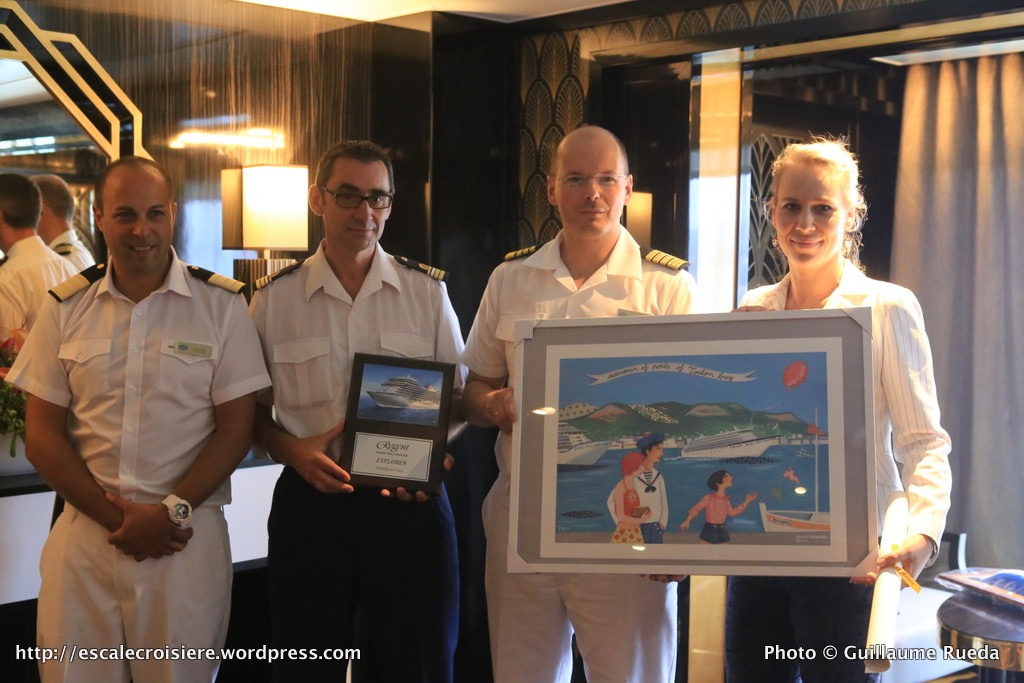 Seven Seas Explorer - Remise des plaques avec le Commandant Stanislas Mercier De Lacombe