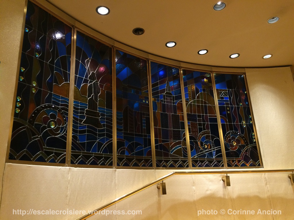 TUI Cruises - Broadway Show Lounge