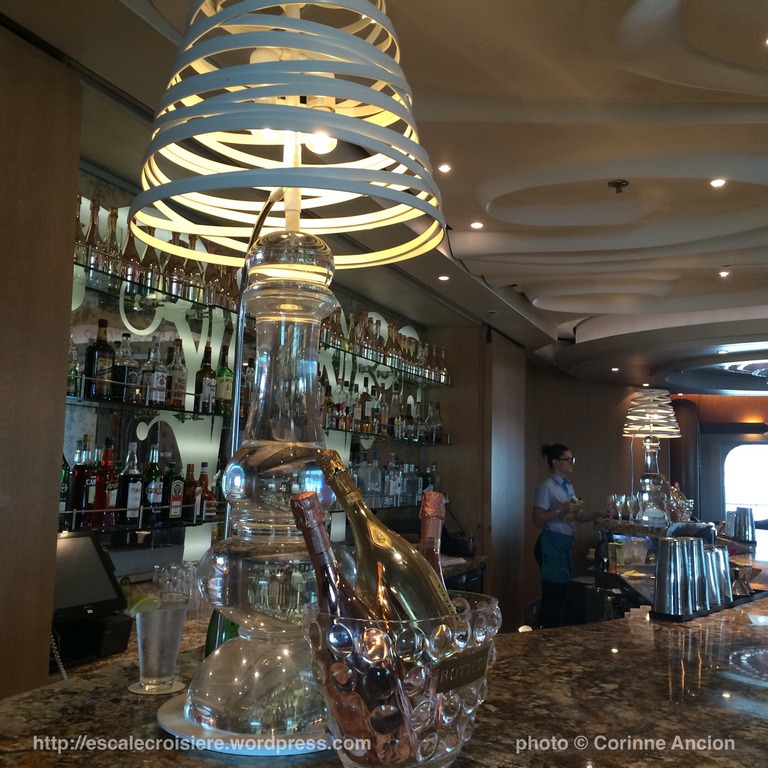 TUI Discovery - Atrium bar